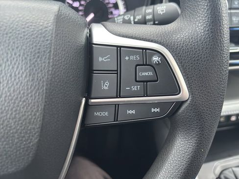 Used 2023 Toyota Highlander L image 29