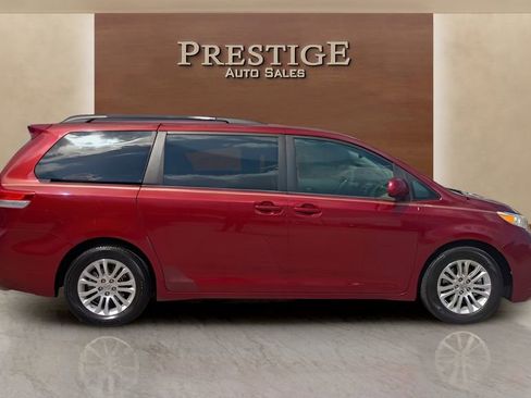 Used 2012 Toyota Sienna XLE FWD image 7