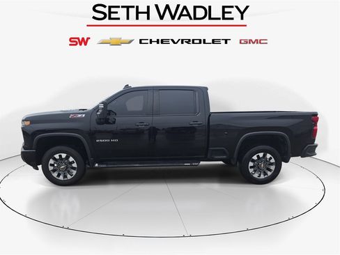 Used 2024 Chevrolet Silverado 2500 Custom w/ Custom Value Package image 4