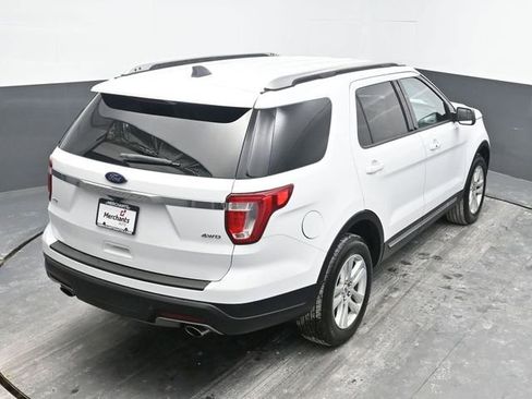 Used 2018 Ford Explorer XLT image 24