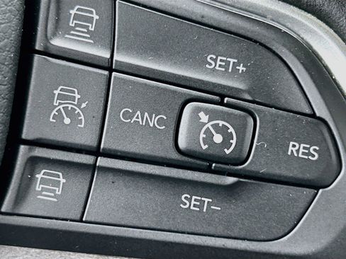 Used 2022 Jeep Grand Cherokee Limited AWD/4WD image 39