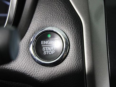 Used 2017 Ford Fusion SE w/ Fusion SE Technology Package FWD image 13