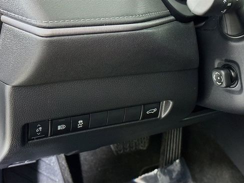 Certified 2023 Toyota Venza Nightshade image 19