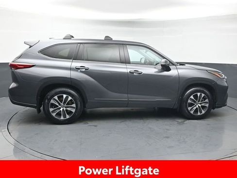 Certified 2021 Toyota Highlander XLE image 8
