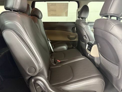 New 2026 Kia Carnival EX FWD image 15