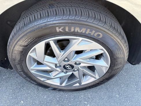Used 2025 Hyundai Elantra Hybrid FWD image 25
