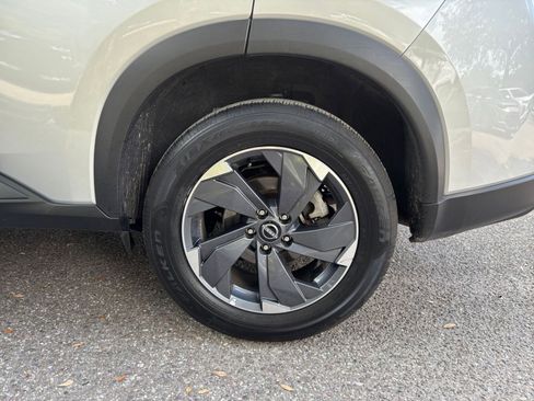 Used 2025 Nissan Rogue SV FWD image 31