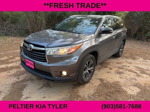 Used 2016 Toyota Highlander XLE image 3