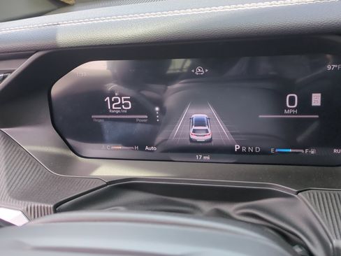 New 2026 Jeep Cherokee Overland w/ Trailer Tow Group AWD/4WD image 10