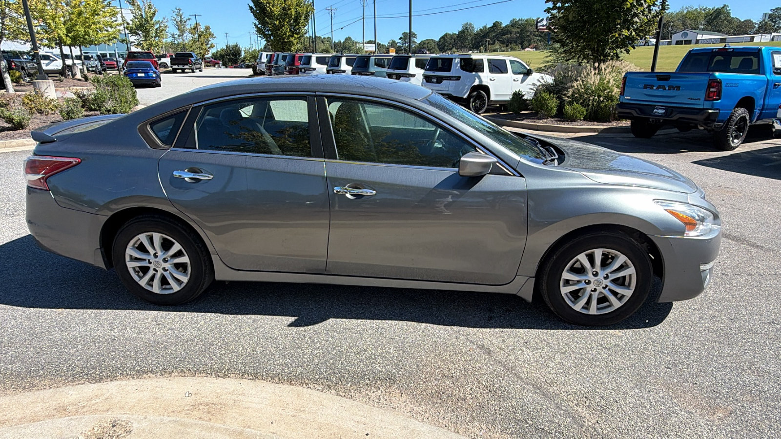 Used 2014 Nissan Altima 2.5 S w/ Sport Value Package FWD image 7