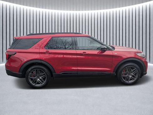 New 2026 Ford Explorer ST-Line image 2