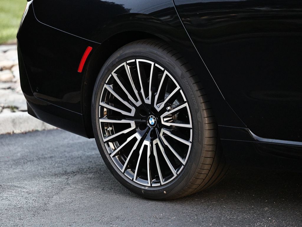 New 2027 BMW 740i w/ Executive Package RWD image 6