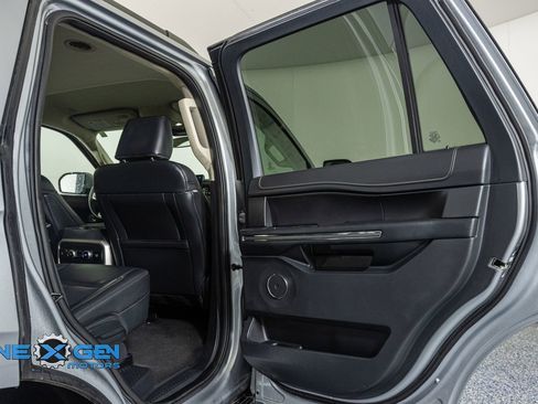 Used 2024 Ford Expedition XLT image 33