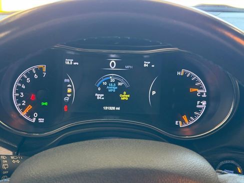 Used 2018 Jeep Grand Cherokee Laredo image 38