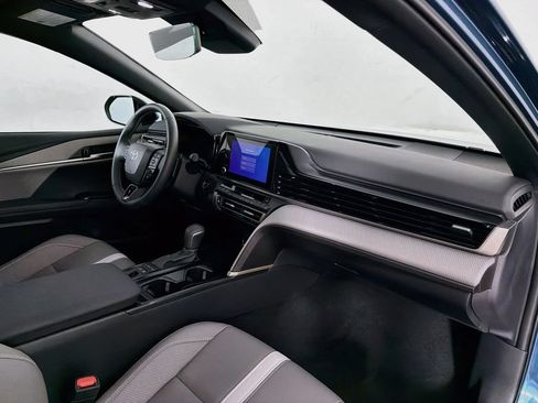 Used 2025 Toyota Camry SE FWD image 30