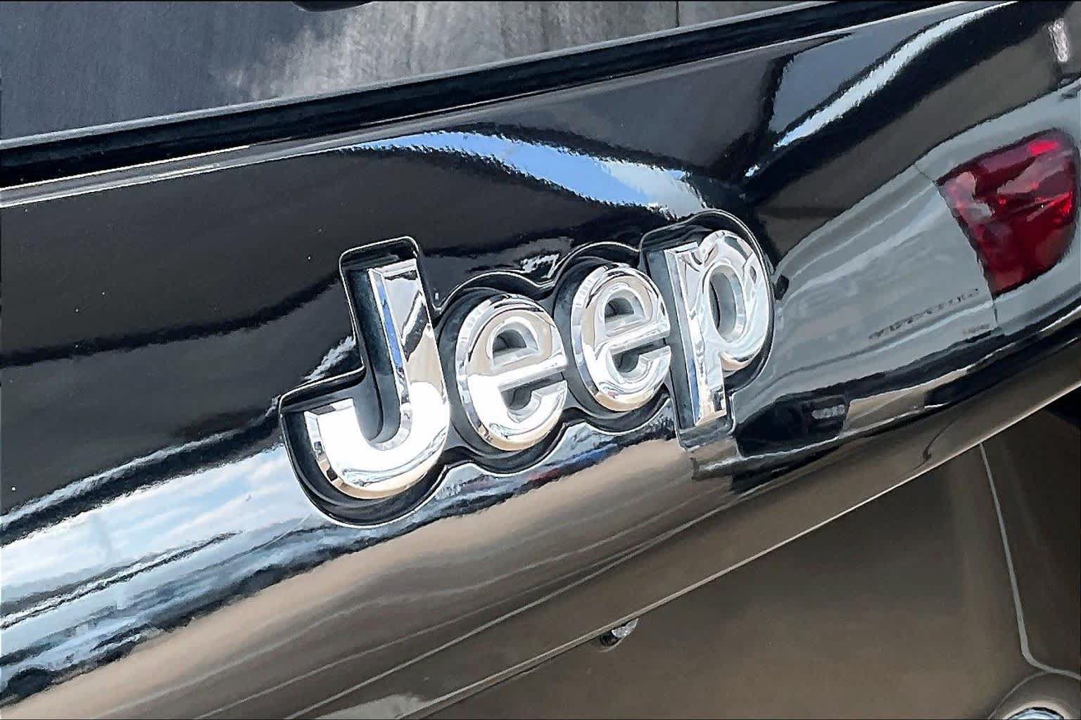 Used 2021 Jeep Cherokee Latitude Lux w/ Comfort/Convenience Group AWD/4WD image 30