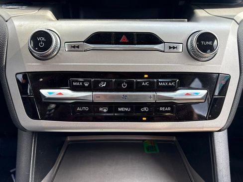 Used 2022 Ford Explorer XLT RWD image 23