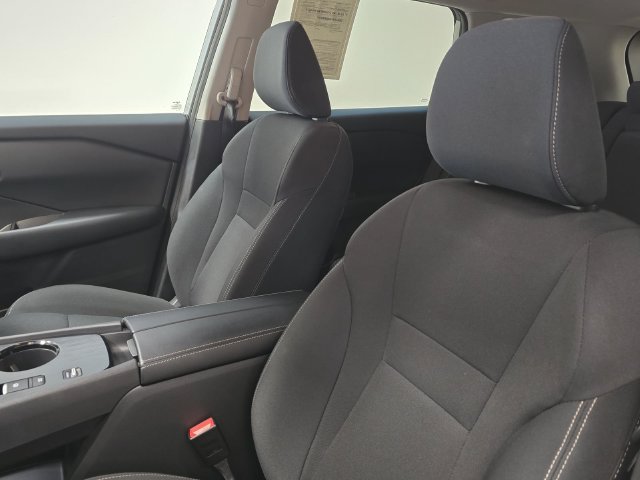 Used 2025 Nissan Rogue S FWD image 18