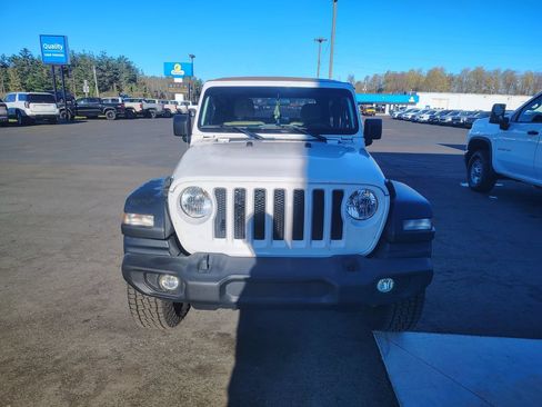 Used 2019 Jeep Wrangler Sport AWD/4WD image 3