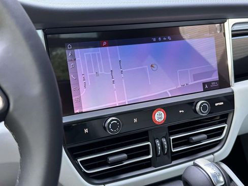 Certified 2025 Porsche Macan S image 22