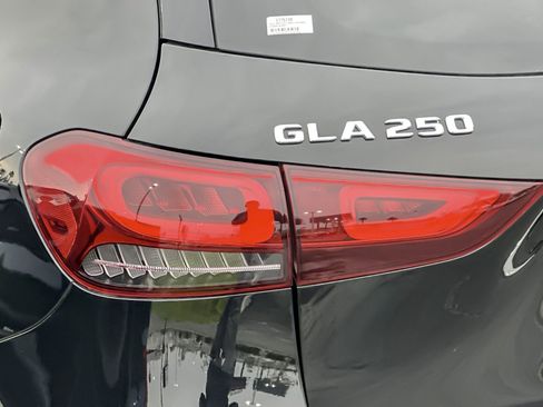 Used 2023 Mercedes-Benz GLA 250 4MATIC w/ Premium Package image 26