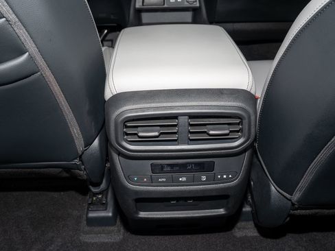 Used 2025 Honda Pilot EX-L image 23