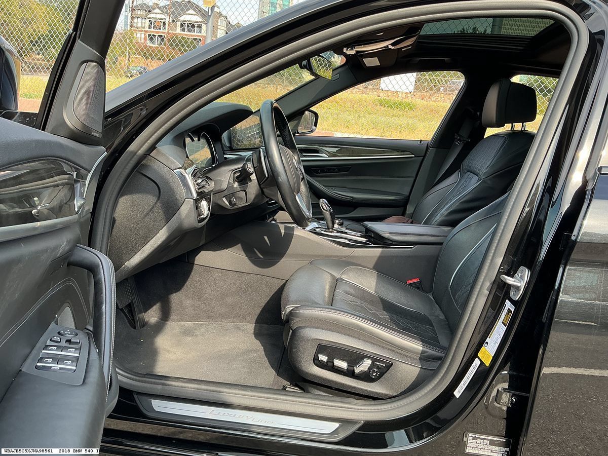 Used 2018 BMW 540i w/ Luxury Seating Package RWD image 8