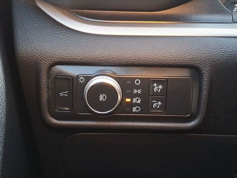 Used 2020 Ford Explorer XLT w/ Equipment Group 202A image 25