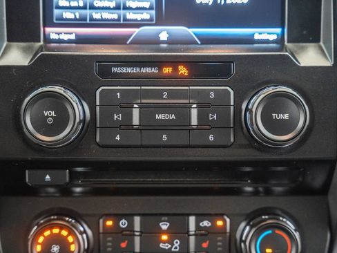Used 2015 Ford F150 XLT w/ Equipment Group 302A Luxury AWD/4WD image 27