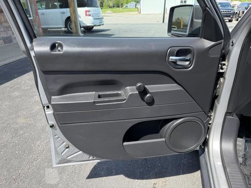 Used 2014 Jeep Patriot Sport w/ Southwest Package image 12