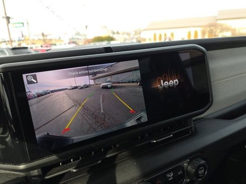 Used 2024 Jeep Gladiator Sport image 25