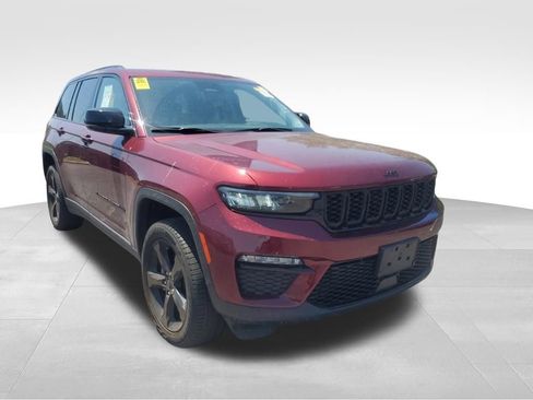 Used 2023 Jeep Grand Cherokee Limited w/ Black Appearance Package AWD/4WD image 10