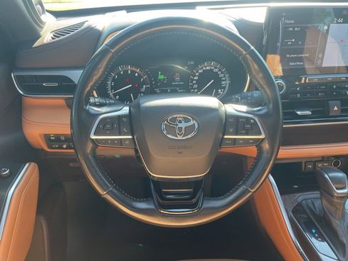 Used 2021 Toyota Highlander Platinum image 23