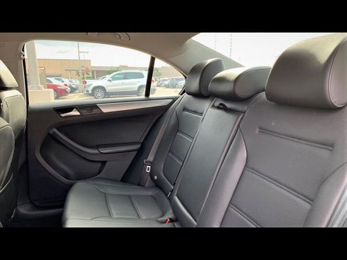 Used 2016 Volkswagen Jetta SE image 11