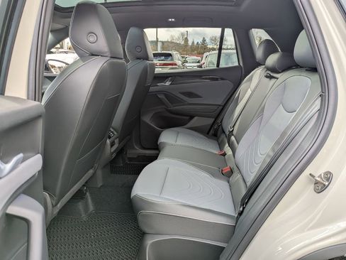 New 2026 Volkswagen Tiguan SE R-Line image 28