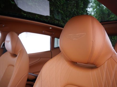 Used 2023 Aston Martin DBX AWD/4WD image 5