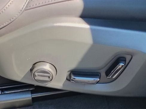 New 2026 Volvo XC90 B6 Plus w/ Protection Package image 11