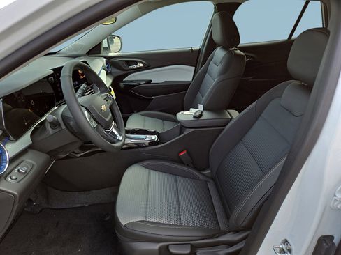 New 2026 Chevrolet Trax LT w/ Driver Confidence Package image 12