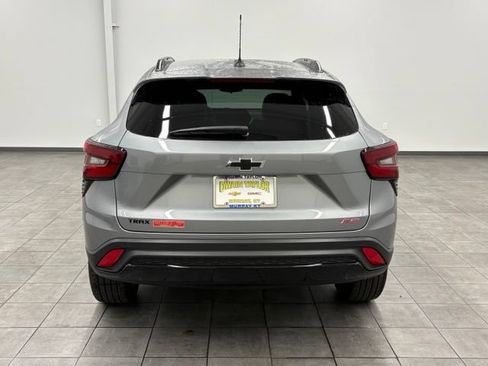 Used 2025 Chevrolet Trax RS w/ Driver Confidence Package FWD image 3