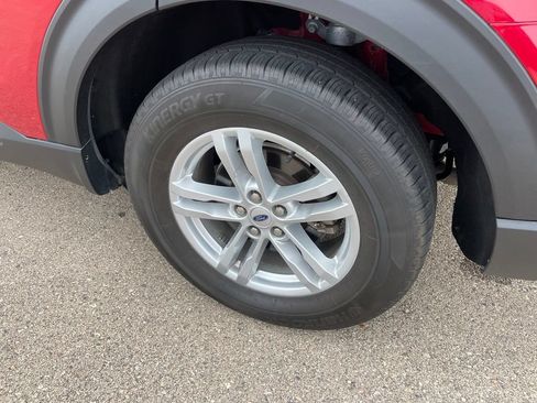 Used 2023 Ford Explorer XLT w/ Equipment Group 202A AWD/4WD image 3