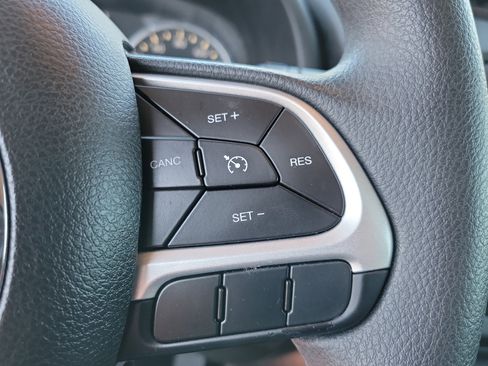 Used 2019 Jeep Renegade Sport image 16