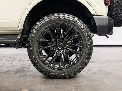 Used 2025 Ford Bronco Outer Banks AWD/4WD image 14