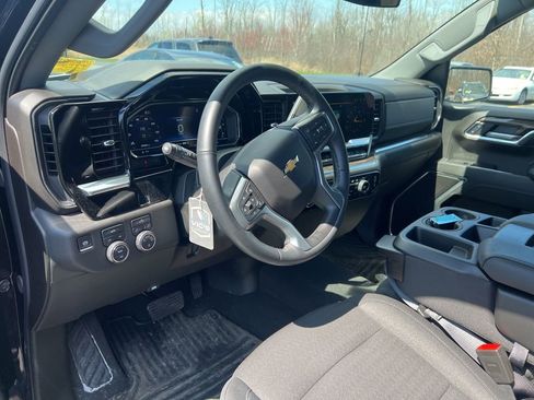 Used 2024 Chevrolet Silverado 1500 LT AWD/4WD image 5