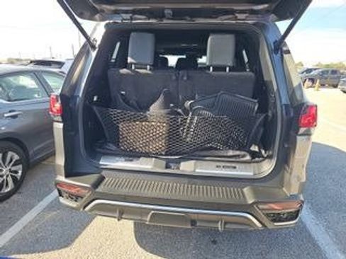 Used 2024 Lexus LX 600 F Sport image 5