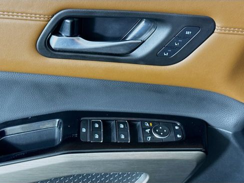 Certified 2025 Nissan Pathfinder Platinum AWD/4WD image 26