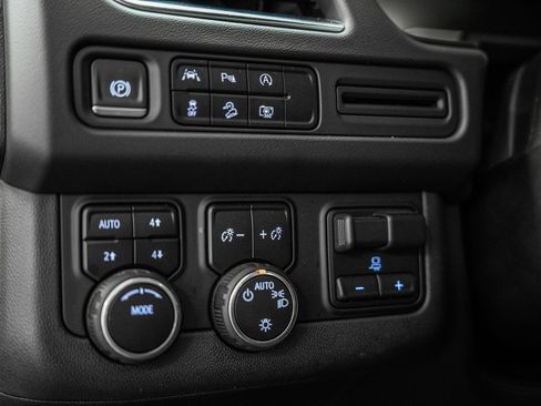 Used 2023 Chevrolet Tahoe Z71 w/ Luxury Package AWD/4WD image 44