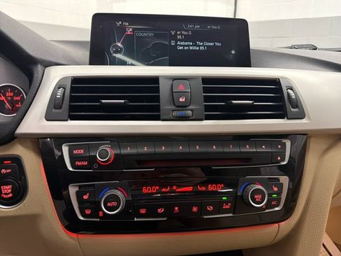 Used 2016 BMW 320i xDrive Sedan AWD/4WD image 21