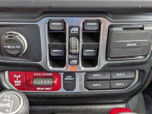 Certified 2024 Jeep Gladiator Mojave AWD/4WD image 22