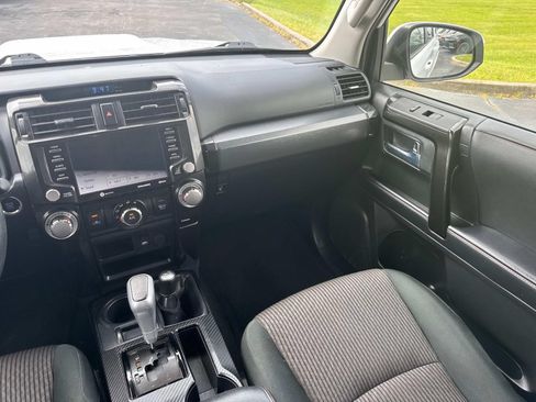 Used 2022 Toyota 4Runner TRD Off-Road AWD/4WD image 15