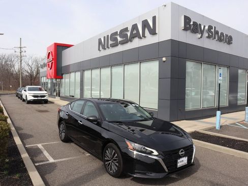 Certified 2025 Nissan Altima 2.5 SV FWD image 2